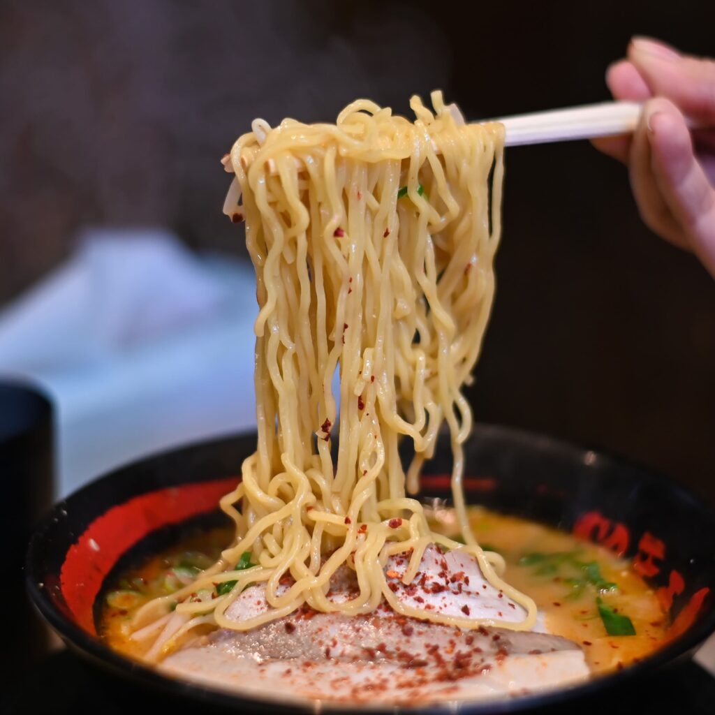 ramen con palillos